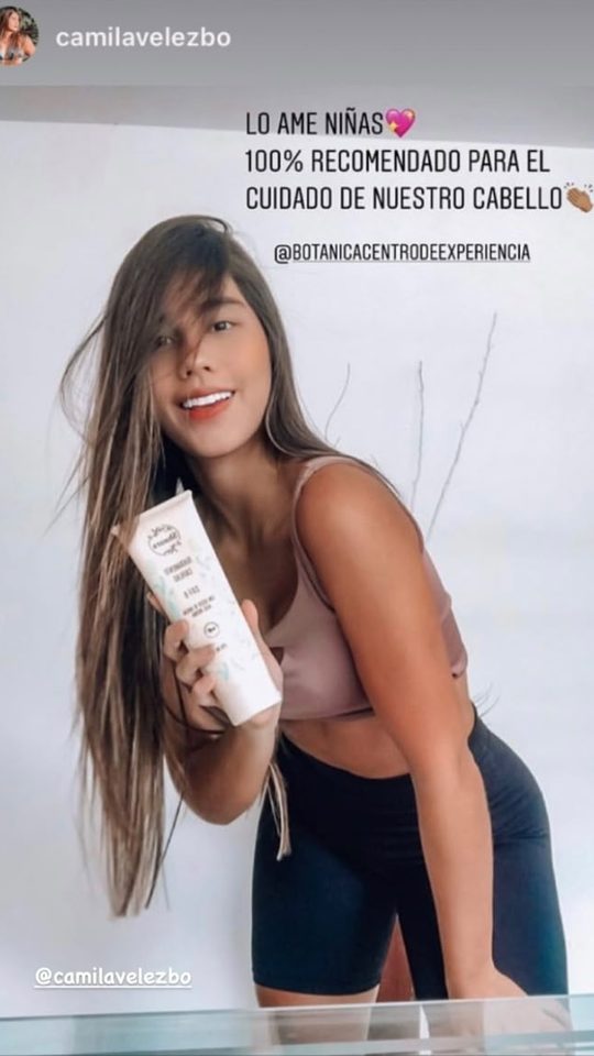 Historia de Instagram de @camilavelezbo: Lo amé, niñas. 100% recomendado para el cuidado de nuestro cabello.